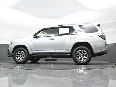 Used 2018 Toyota 4Runner TRD Off-Road AWD/4WD image 27