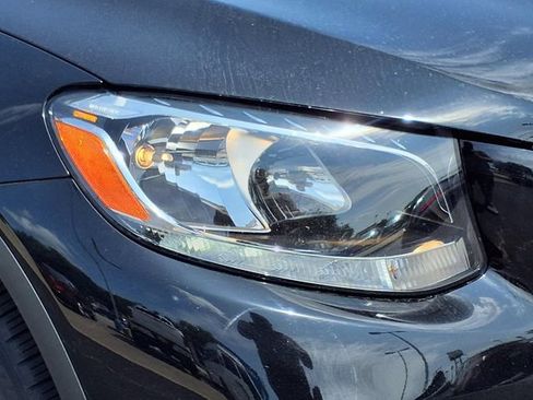 Used 2018 Mercedes-Benz GLC 300 4MATIC image 9