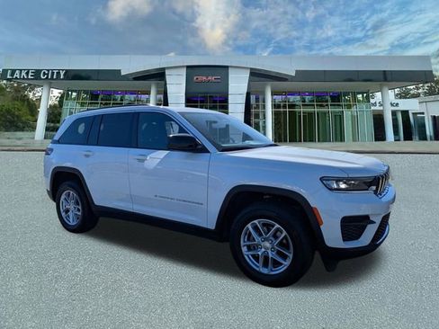 Used 2025 Jeep Grand Cherokee Laredo X RWD image 1