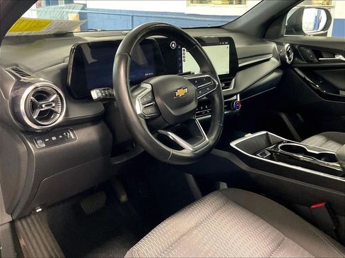 Used 2025 Chevrolet Equinox LT w/ Safety and Technology Package AWD/4WD image 8