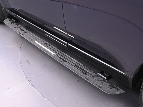 Used 2024 Land Rover Range Rover SV image 9