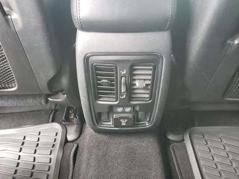 Used 2019 Jeep Grand Cherokee Limited image 13