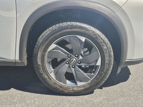 Used 2025 Nissan Rogue SV AWD/4WD image 18