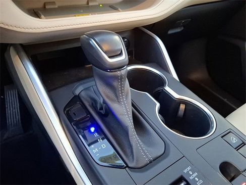 Certified 2023 Toyota Highlander XLE image 17