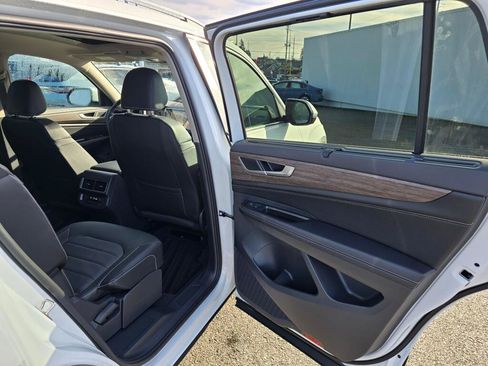 New 2026 Volkswagen Atlas SEL image 40