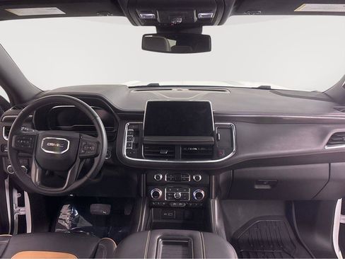 Used 2024 GMC Yukon AT4 image 3
