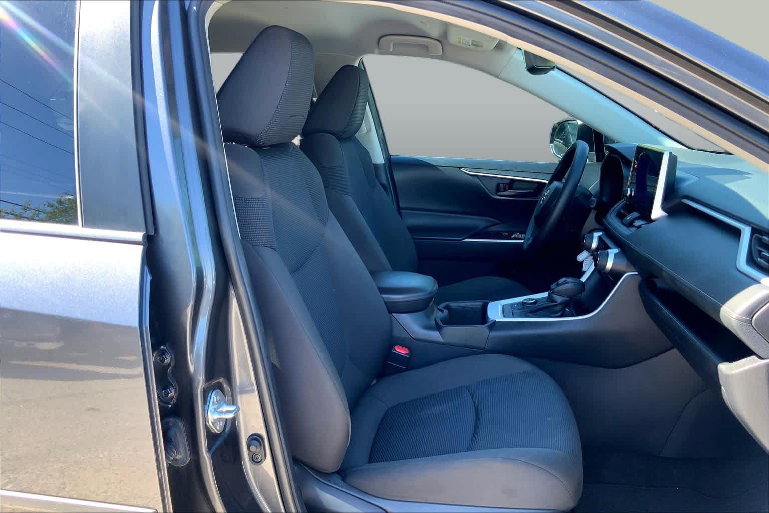 Used 2024 Toyota RAV4 LE AWD/4WD image 9