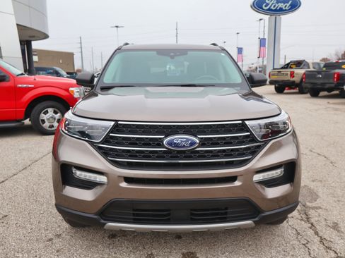 Used 2021 Ford Explorer XLT w/ Equipment Group 202A image 8