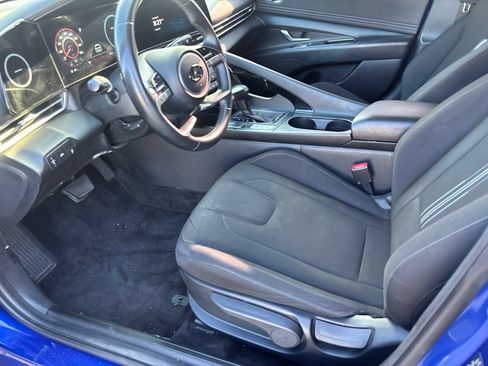 Used 2023 Hyundai Elantra SEL w/ Convenience Package FWD image 9