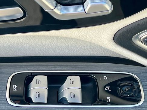 Certified 2024 Mercedes-Benz EQS 580 4MATIC Sedan image 38