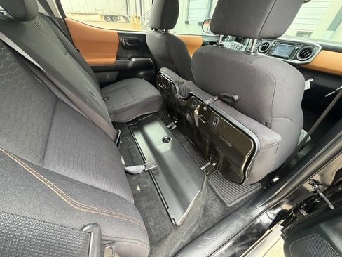 Used 2017 Toyota Tacoma SR5 w/ Tow Package RWD image 34