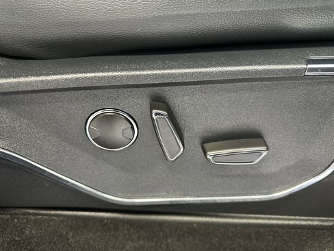 Certified 2022 Ford F150 Lariat w/ Equipment Group 502A High image 25