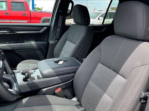 Used 2025 GMC Acadia Elevation AWD/4WD image 23