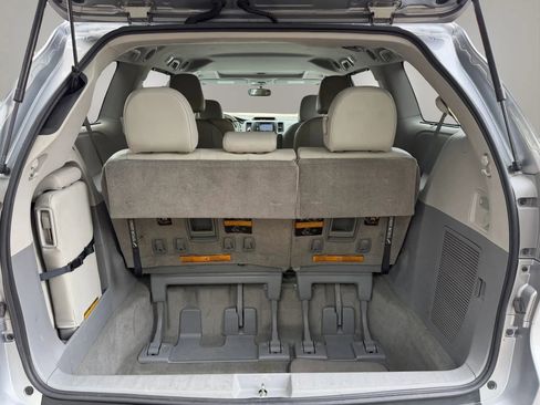 Used 2013 Toyota Sienna XLE image 10