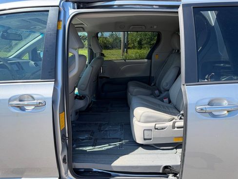 Used 2014 Toyota Sienna XLE AWD/4WD image 11