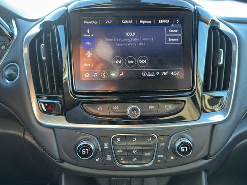Used 2022 Chevrolet Traverse LT FWD image 12
