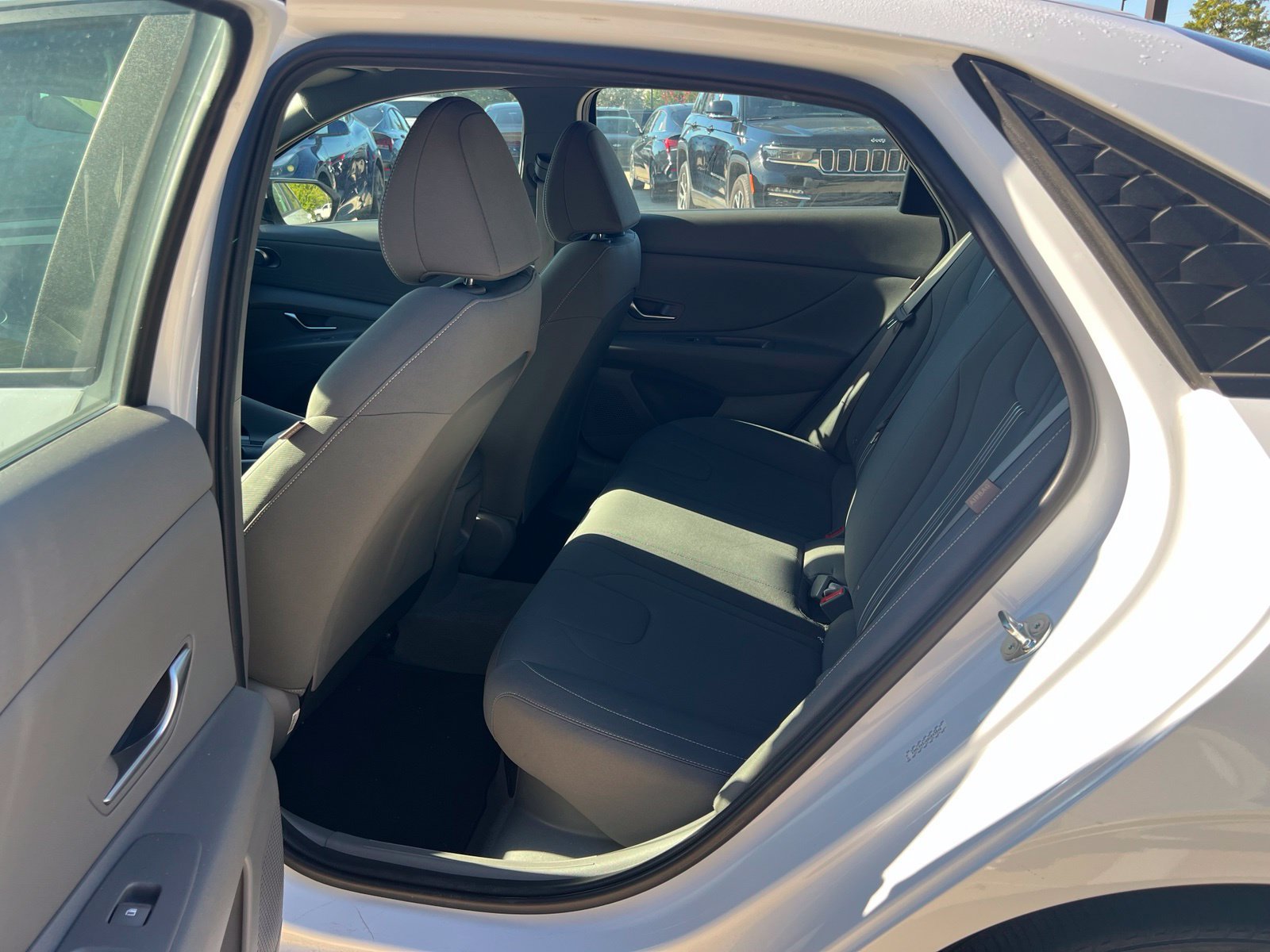 Used 2024 Hyundai Elantra Blue FWD image 16