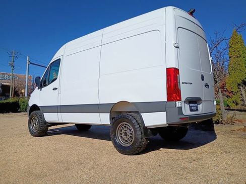 Used 2025 Mercedes-Benz Sprinter 2500 image 9