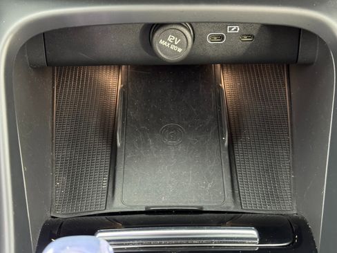 Used 2023 Volvo XC40 B5 Ultimate w/ Protection Package Premier image 28