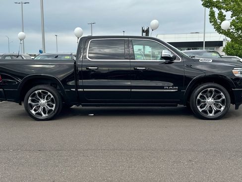 Used 2022 RAM 1500 Limited w/ Body-Colour Bumper Group AWD/4WD image 3