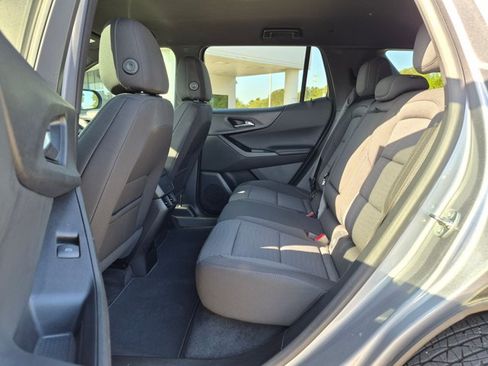 Used 2025 Chevrolet Equinox LT w/ Safety and Technology Package FWD image 19