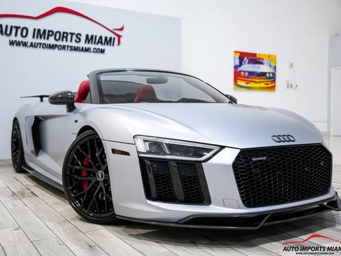 Used 2018 Audi R8 V10 w/ Carbon Exterior Package AWD/4WD image 32