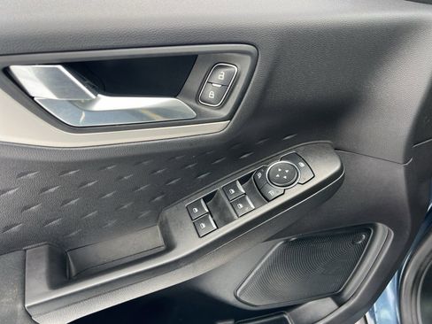 Used 2020 Ford Escape SE image 21