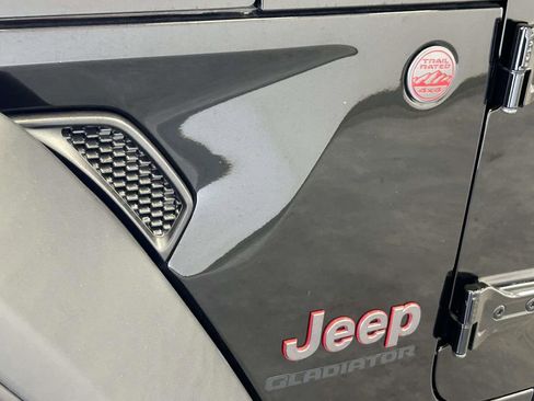 Used 2022 Jeep Gladiator Rubicon AWD/4WD image 11