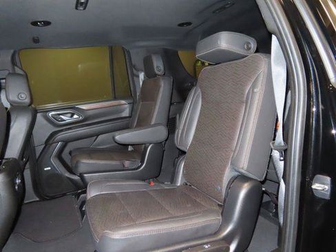 Used 2023 Chevrolet Suburban High Country RWD image 35