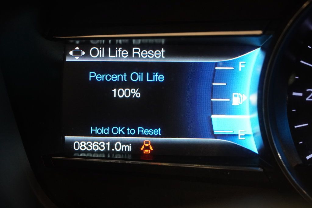 Used 2018 Ford Explorer XLT w/ Equipment Group 202A FWD image 5