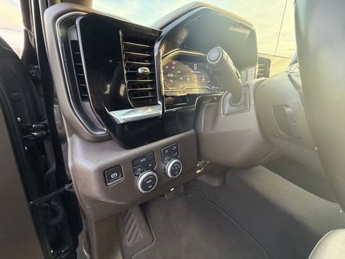 Used 2025 GMC Sierra 1500 SLT image 10