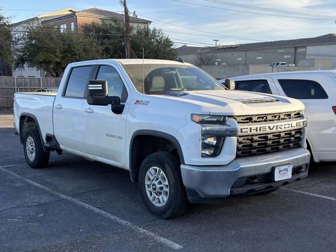Used 2020 Chevrolet Silverado 2500 LT w/ Z71 Off-Road Package image 2
