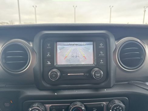 Used 2018 Jeep Wrangler Unlimited Sport S AWD/4WD image 12