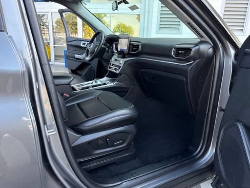 Used 2022 Ford Explorer XLT w/ Equipment Group 202A RWD image 32