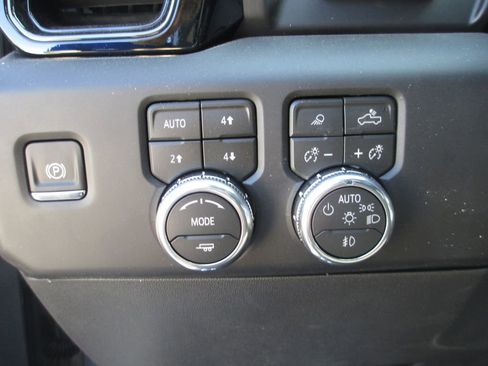 New 2026 GMC Sierra 1500 AT4 w/ AT4 Premium Package AWD/4WD image 18