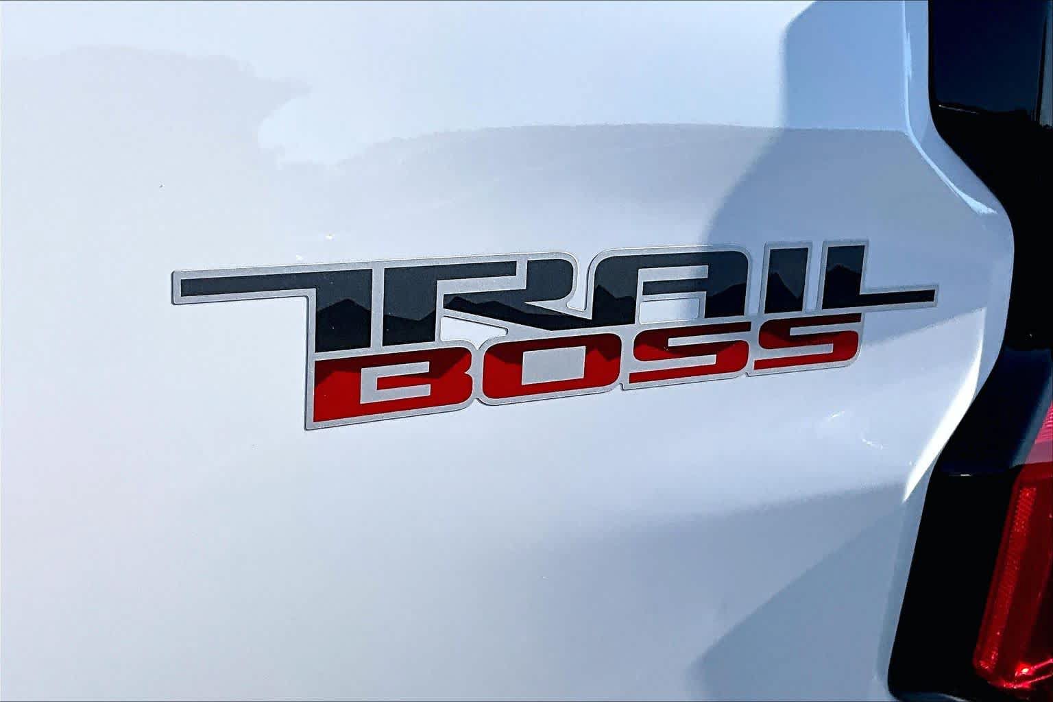 Used 2026 Chevrolet Colorado Trail Boss AWD/4WD image 9
