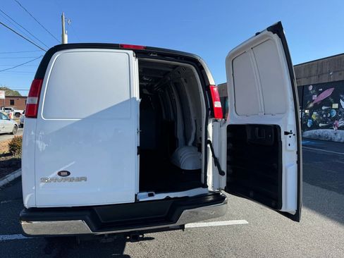 Used 2022 GMC Savana 2500 Regular Van 3D w/ Communications Package image 7