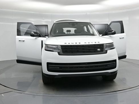 Used 2025 Land Rover Range Rover SE image 27