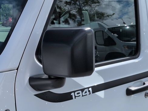 Used 2023 Jeep Wrangler Unlimited Rubicon w/ Steel Bumper Group AWD/4WD image 12