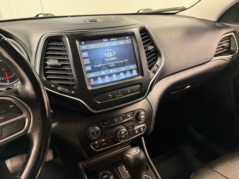 Used 2021 Jeep Cherokee Latitude Lux w/ Comfort/Convenience Group AWD/4WD image 78