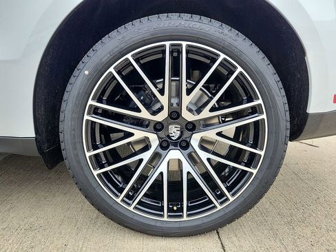 New 2026 Porsche Macan image 6