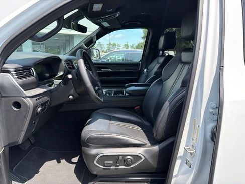 Used 2024 Jeep Wagoneer L Series II RWD image 18