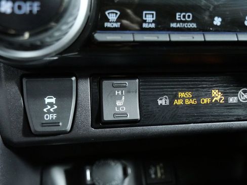 Used 2025 Toyota RAV4 XLE Premium image 26