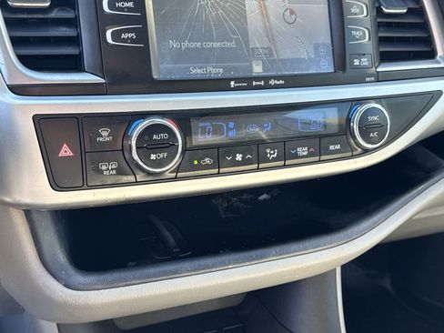 Used 2018 Toyota Highlander XLE image 26