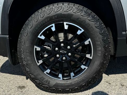 Used 2025 Chevrolet Traverse Z71 w/ Enhanced Driving Package image 11