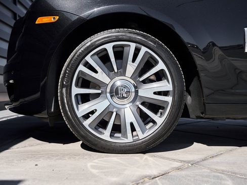 Used 2019 Rolls-Royce Ghost image 3