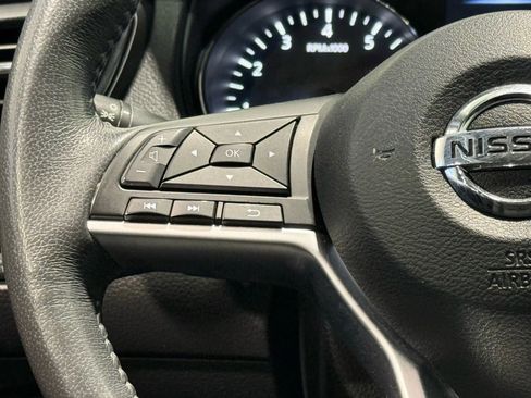 Used 2017 Nissan Rogue SV w/ SV Premium Package image 15