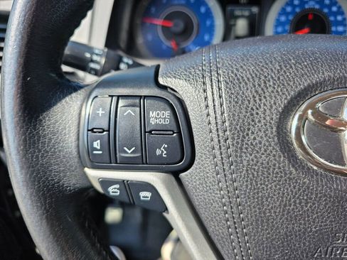 Used 2017 Toyota Sienna SE image 22