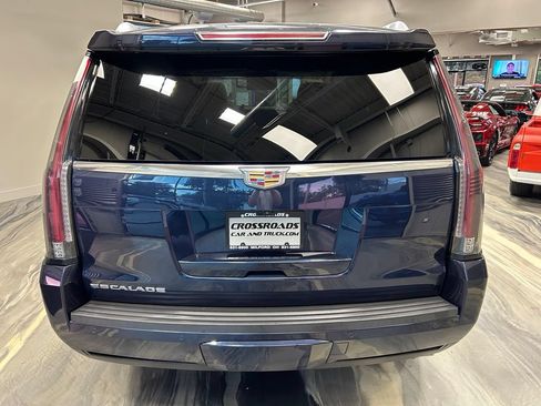 Used 2017 Cadillac Escalade Premium Luxury AWD/4WD image 33
