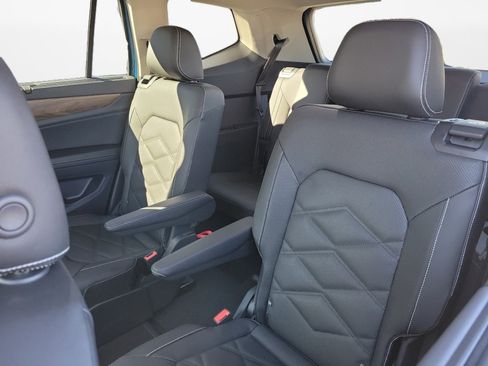 Certified 2025 Volkswagen Atlas SE image 12